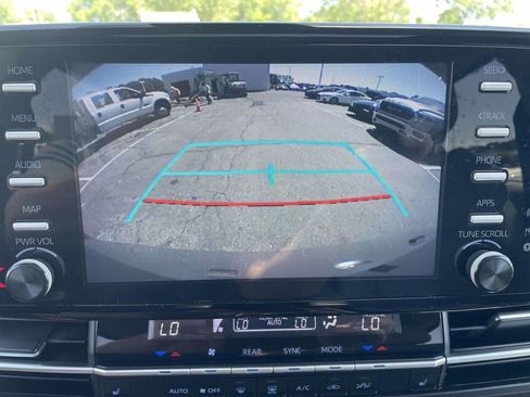 Used 2024 Toyota Sienna XLE FWD image 40