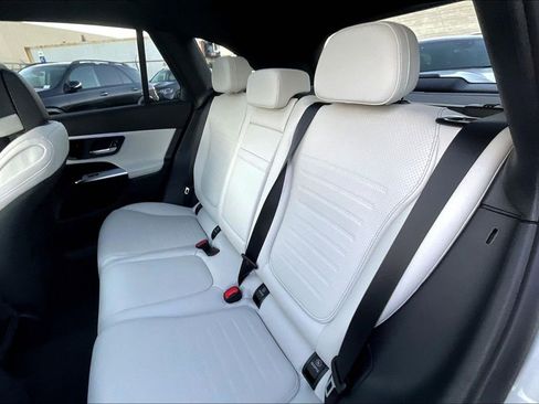 Used 2026 Mercedes-Benz GLC 300 4MATIC image 10