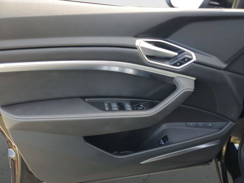 Used 2023 Audi e-tron Premium Plus w/ Premium Plus Package image 20