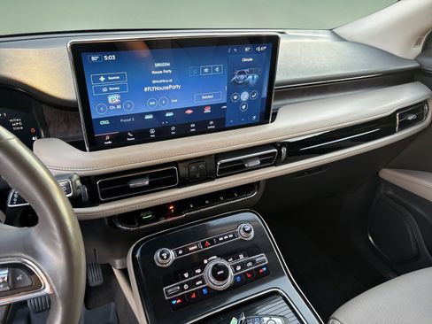 Used 2022 Lincoln Nautilus Reserve image 13