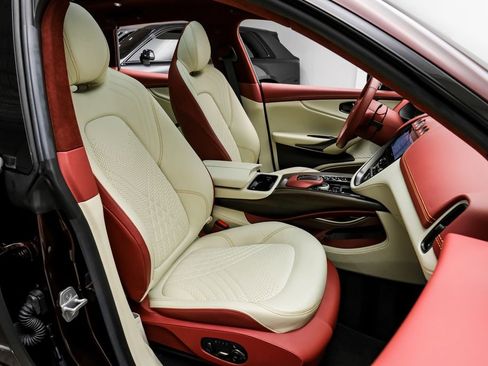 Used 2022 Aston Martin DBX AWD/4WD image 38