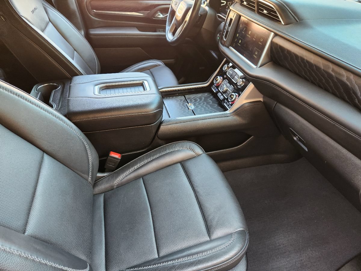 Used 2024 GMC Yukon Denali w/ Advanced Technology Package AWD/4WD image 25
