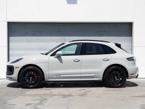New 2026 Porsche Macan GTS image 2