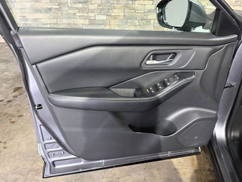 Certified 2025 Nissan Rogue SV image 9