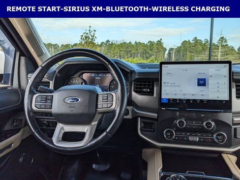 Used 2022 Ford Expedition XLT image 15