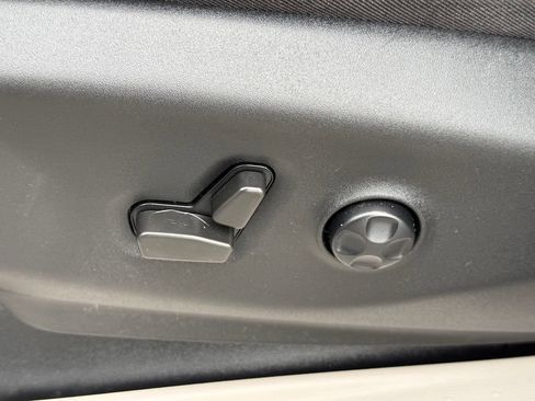 Used 2022 Chrysler Pacifica Touring-L FWD image 24