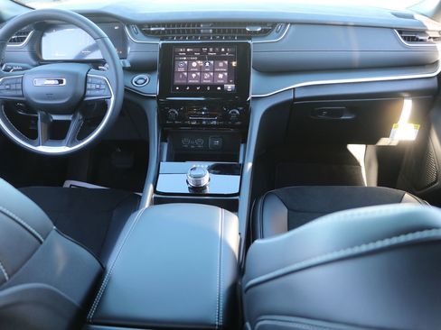 New 2025 Jeep Grand Cherokee L Laredo image 14