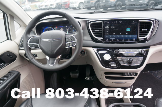 Used 2023 Chrysler Pacifica Touring-L FWD image 20
