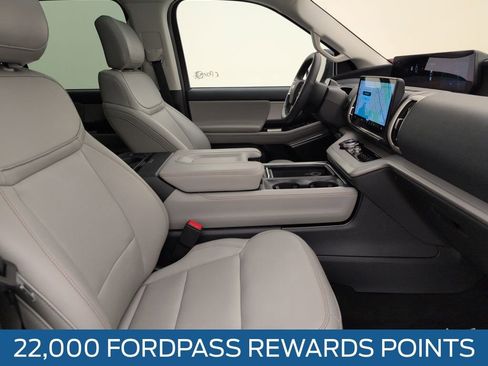 Used 2025 Ford Expedition Active image 19