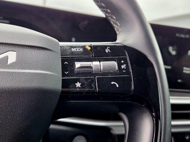 Used 2026 Kia Sorento LX FWD image 24