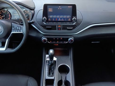 Used 2022 Nissan Altima 2.5 SV FWD image 3