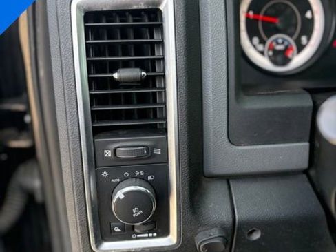 Used 2014 RAM 1500 Classic SLT AWD/4WD image 12