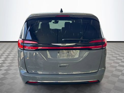 Used 2025 Chrysler Pacifica Select FWD image 7