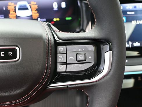 Used 2025 Jeep Wagoneer S Launch Edition image 32