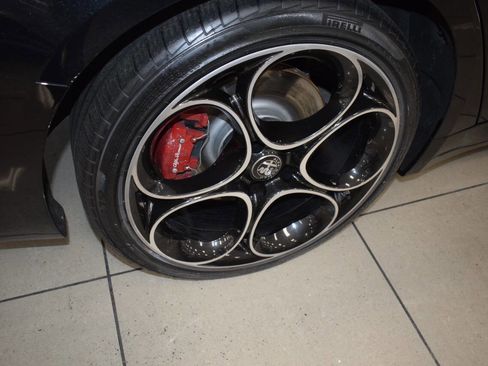 Used 2022 Alfa Romeo Giulia Veloce image 11