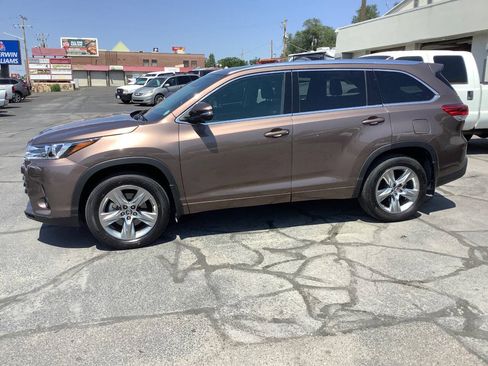 Used 2017 Toyota Highlander Limited AWD/4WD image 17