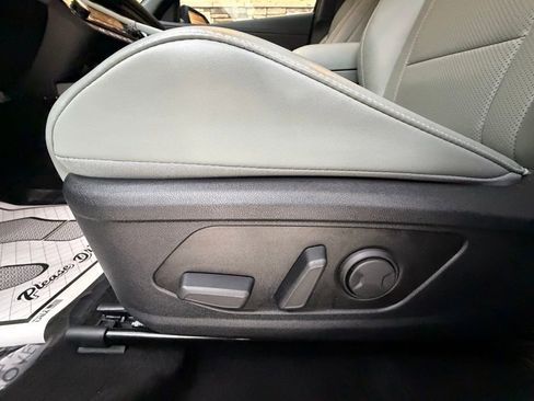 Certified 2025 Hyundai Elantra Limited image 24