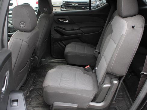 Used 2023 Chevrolet Traverse LT image 17