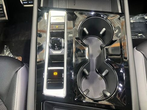 New 2026 Volkswagen Atlas Peak Edition image 14