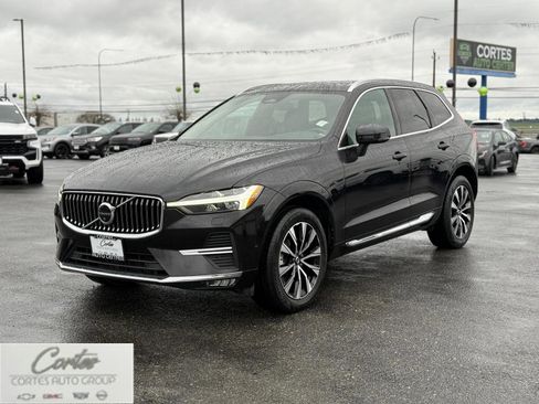Used 2023 Volvo XC60 B5 Plus image 3