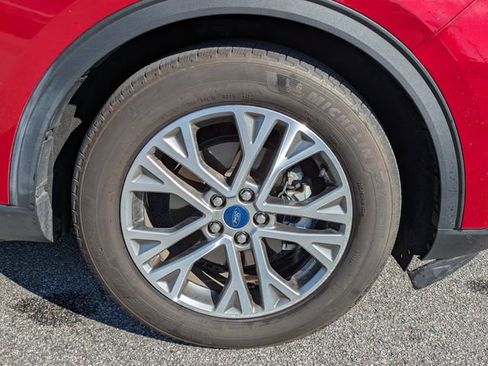 Certified 2022 Ford Escape SEL FWD image 9