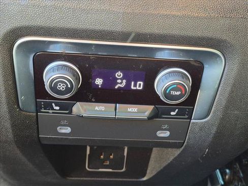 Used 2023 Chevrolet Suburban High Country w/ Premium Package 2 RWD image 21