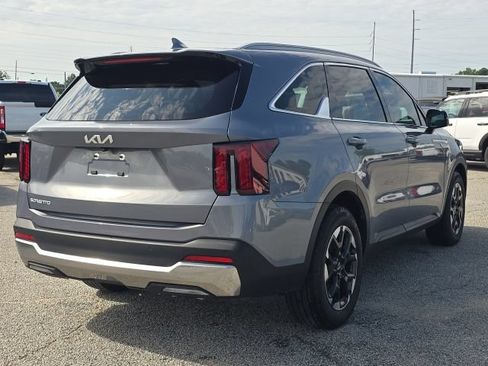 Used 2024 Kia Sorento S w/ Panoramic Sunroof Package FWD image 5