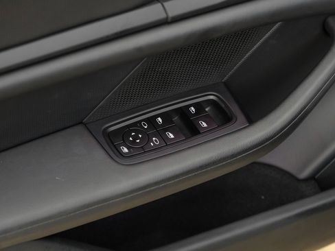 Used 2023 Porsche Taycan image 38