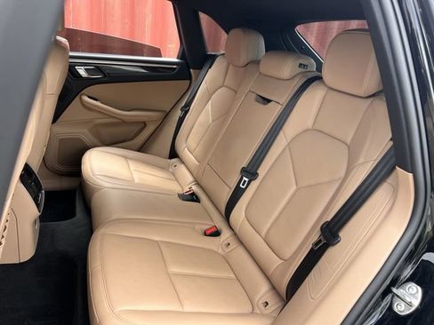 Used 2023 Porsche Macan AWD/4WD image 21
