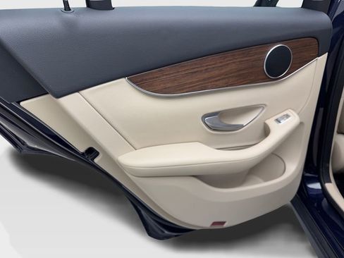 Used 2022 Mercedes-Benz GLC 300 4MATIC w/ Premium Package Lite image 34