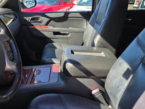 Used 2011 Chevrolet Avalanche LTZ AWD/4WD image 18