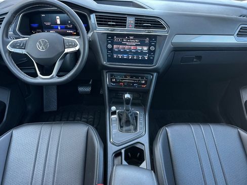 Used 2022 Volkswagen Tiguan SE w/ Panoramic Sunroof Package FWD image 13