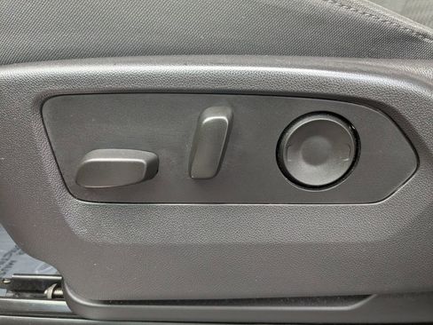 Used 2025 Chevrolet Silverado 1500 LT image 21