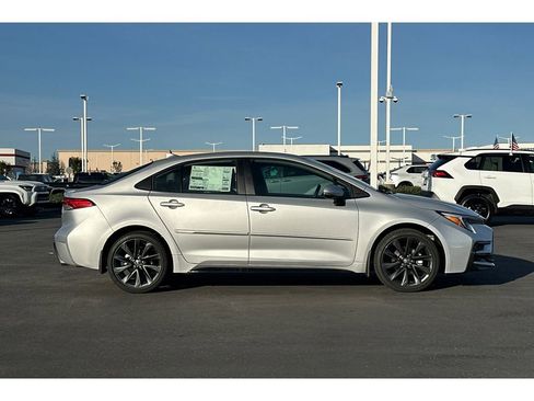 New 2026 Toyota Corolla SE image 3