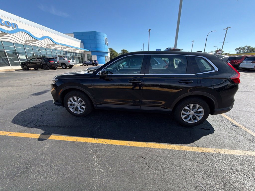 Used 2023 Honda CR-V LX image 1