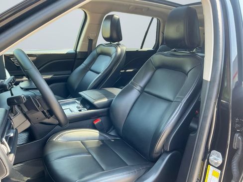 Used 2023 Lincoln Aviator AWD w/ Premium Package image 10