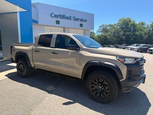 Certified 2023 Chevrolet Colorado Trail Boss w/ Technology Package AWD/4WD image 5