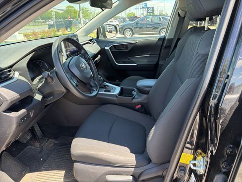 Used 2023 Toyota RAV4 LE AWD/4WD image 10