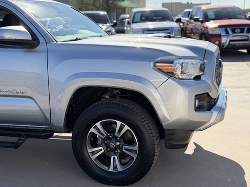 Used 2018 Toyota Tacoma TRD Sport w/ Technology Package RWD image 25