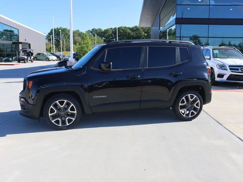 Used 2017 Jeep Renegade Latitude w/ Popular Equipment Group image 2