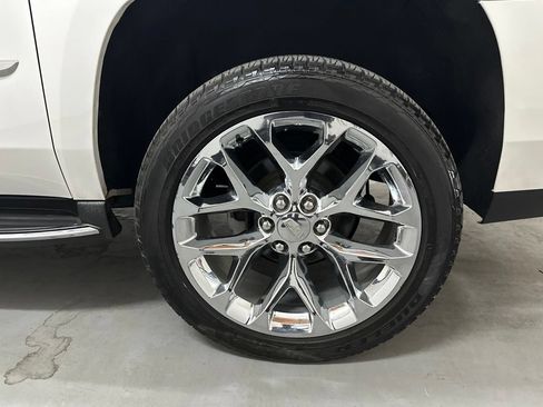 Used 2017 Cadillac Escalade ESV Luxury AWD/4WD image 63