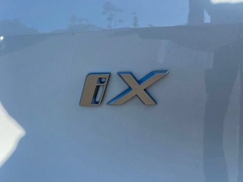 Used 2026 BMW iX xDrive45 AWD/4WD image 9