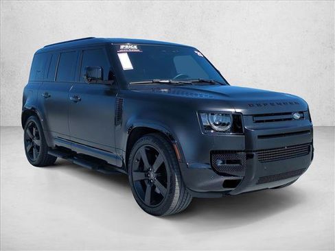 Used 2025 Land Rover Defender 110 X-Dynamic SE AWD/4WD image 3