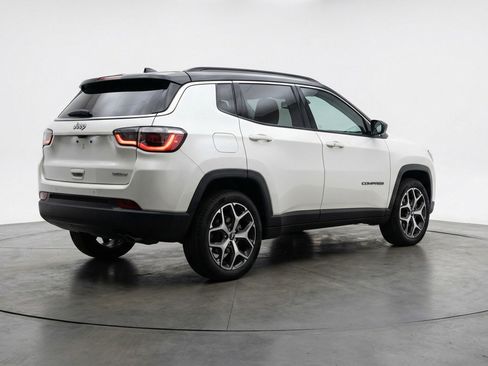 Used 2025 Jeep Compass Limited AWD/4WD image 9