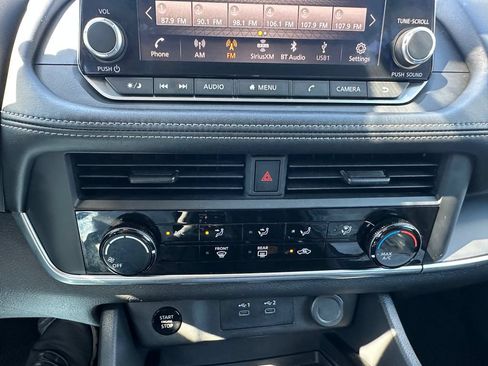 Used 2024 Nissan Rogue S FWD image 27