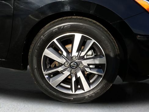 Used 2020 Nissan Versa SV image 6