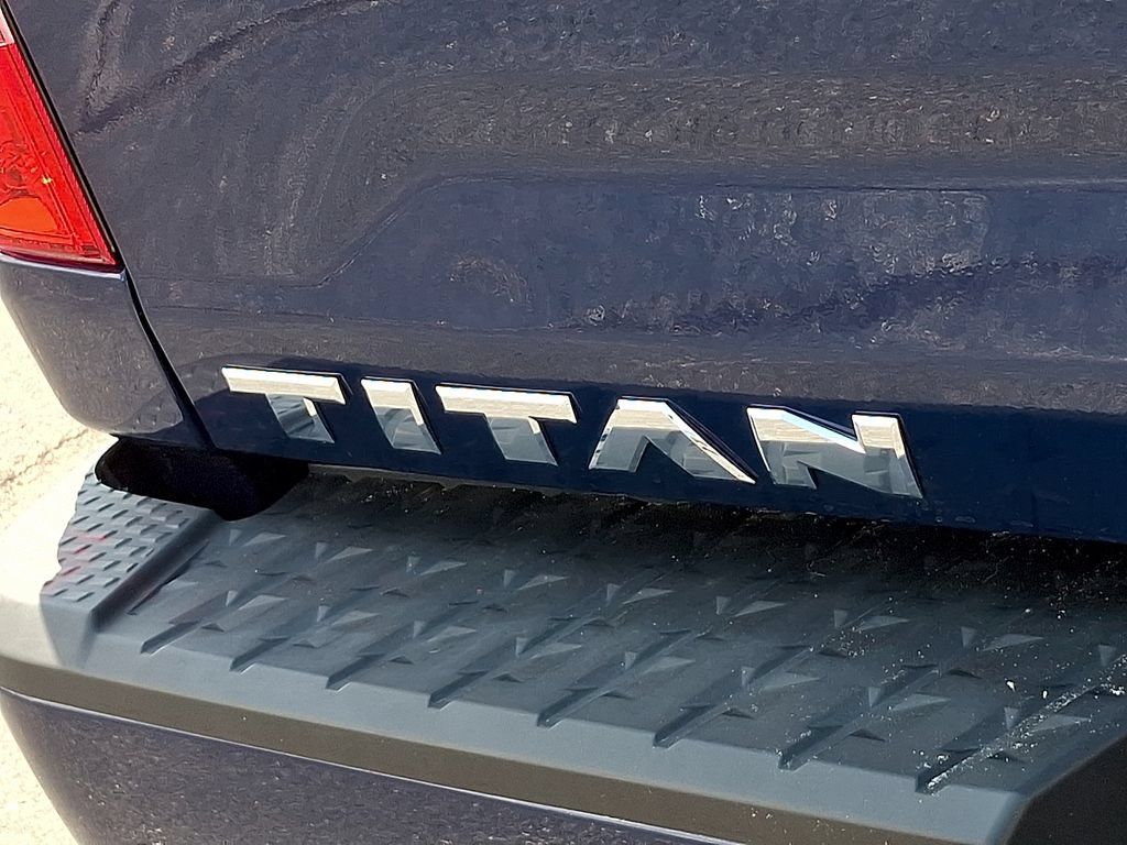 Used 2024 Nissan Titan SV w/ SV Convenience Package RWD image 30