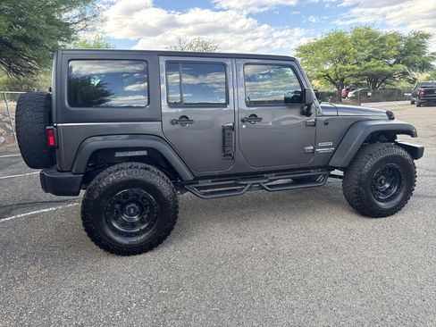 Used 2017 Jeep Wrangler Unlimited Sport w/ Connectivity Group AWD/4WD image 7