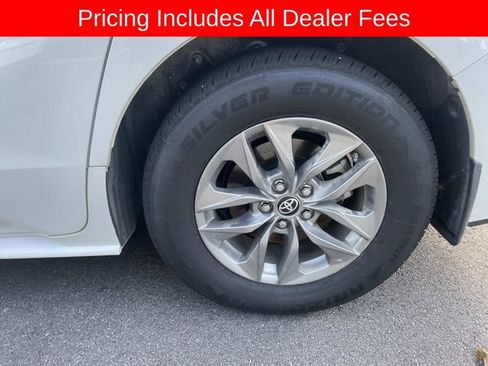 Used 2024 Toyota Sienna XLE w/ XLE Plus Package FWD image 2