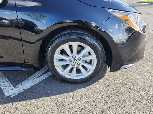 Used 2025 Toyota Corolla LE w/ LE Premium Package image 9